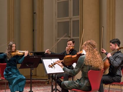 V4 String Quartet: kurzy pre Slovenský mládežnícky orchester